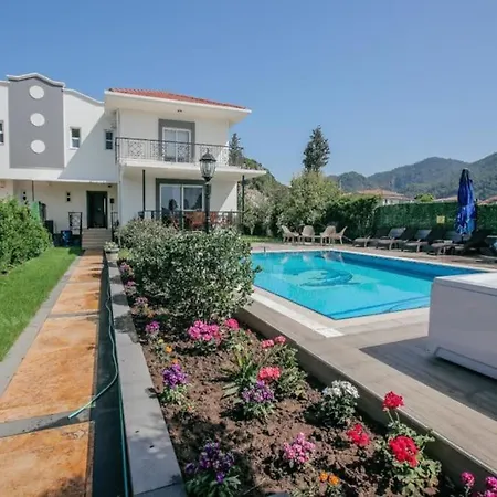 Marmaris'te Oezel Havuzlu * Marmaris