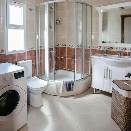 Marmaris'te Oezel Havuzlu