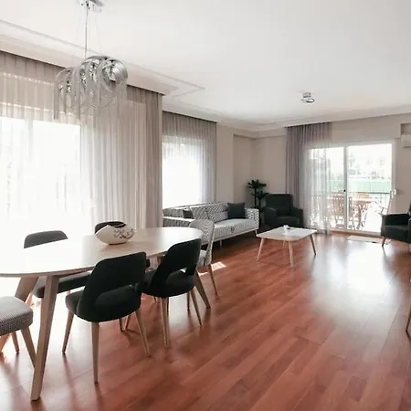 Marmaris'te Oezel Havuzlu * מרמריס