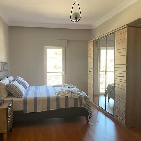 Marmaris'te Oezel Havuzlu *