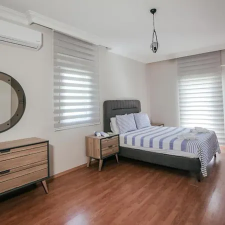 Marmaris'te Oezel Havuzlu וילה